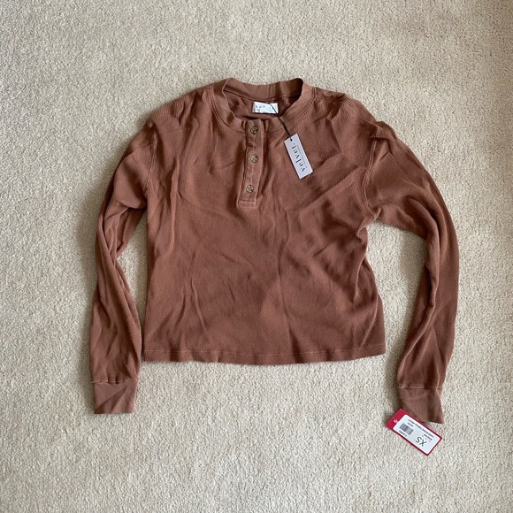 Velvet Bonnie Henley - Picture 4 of 6